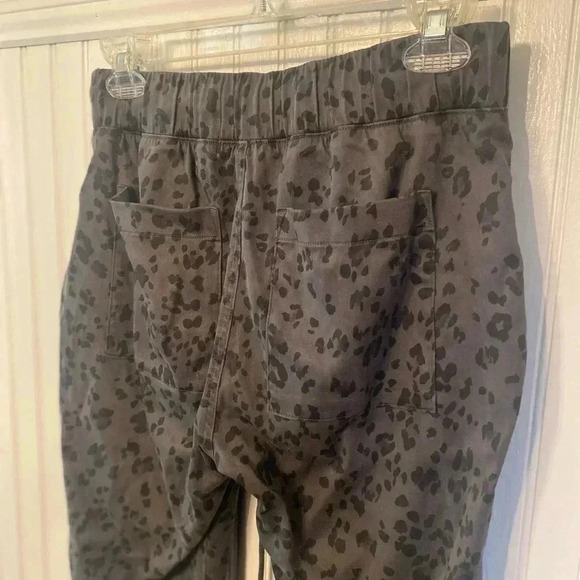 Cloth & Stone for Anthropologie Animal Print Petite Joggers size XS - Picture 4 of 6